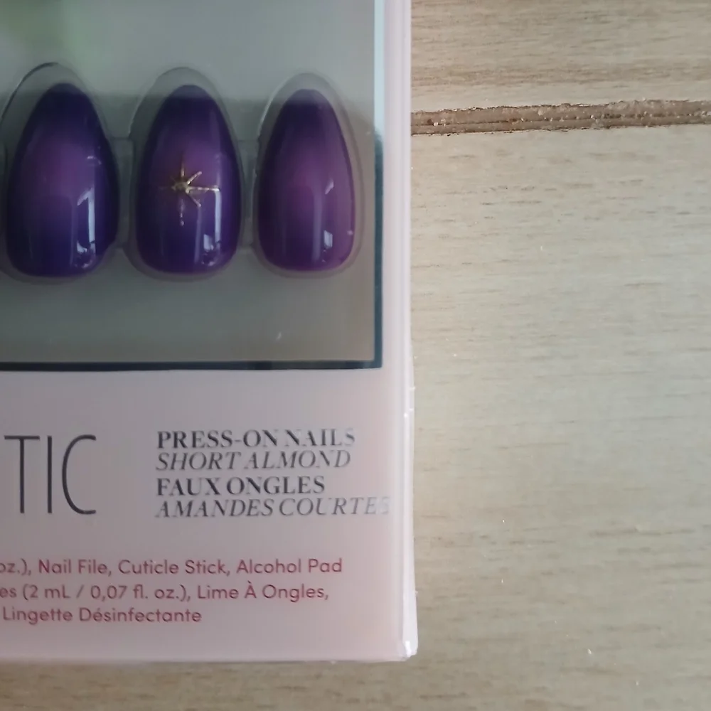 WOW! Glamnetic Short Almond Nail In ~ Tarot She's A Beauty - Picture 5 of 7